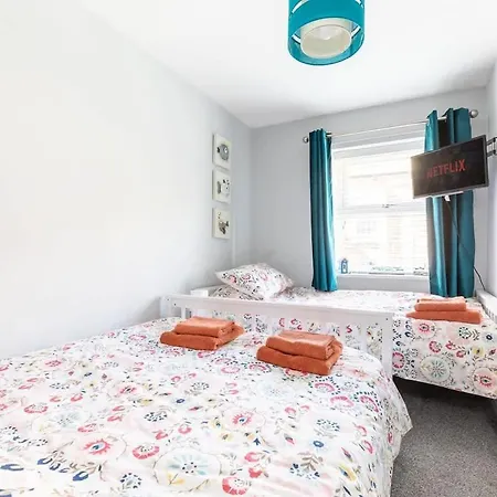 Townhouse Harbour Retreat & Free Parking Sleeps 6 * Scarborough
