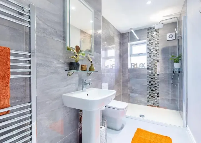 Townhouse Harbour Retreat & Free Parking Sleeps 6 בית נופש