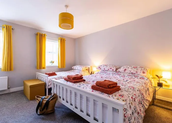 Townhouse Harbour Retreat & Free Parking Sleeps 6 *