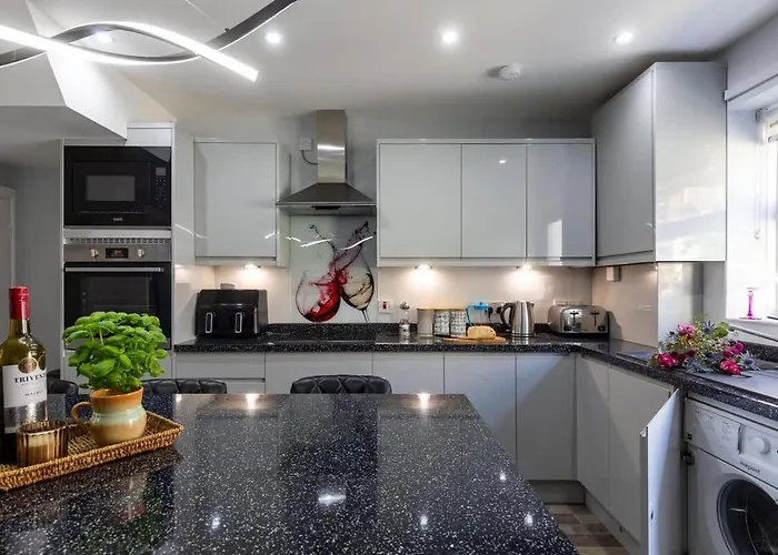 Townhouse Harbour Retreat & Free Parking Sleeps 6