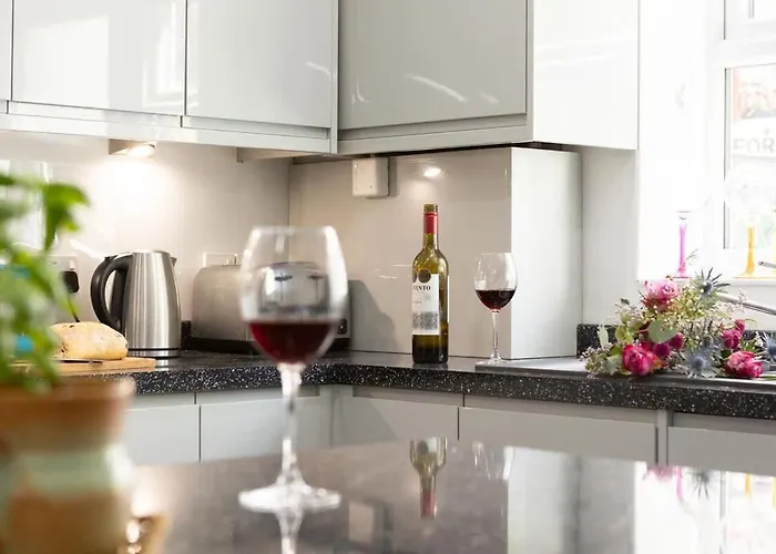 Townhouse Harbour Retreat & Free Parking Sleeps 6