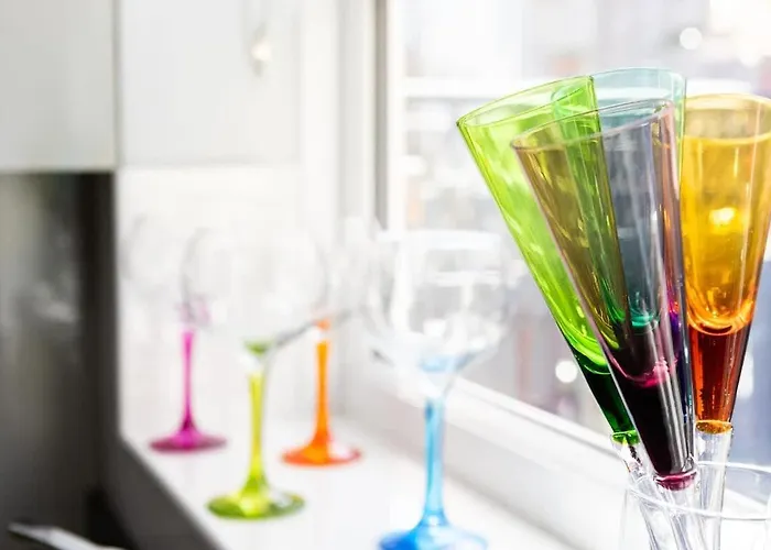 Townhouse Harbour Retreat & Free Parking Sleeps 6