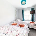 Townhouse Harbour Retreat & Free Parking Sleeps 6 * Scarborough