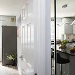 Townhouse Harbour Retreat & Free Parking Sleeps 6 Scarborough